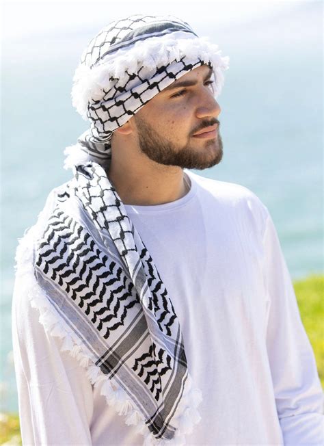 how to style keffiyeh